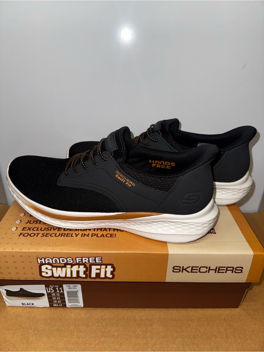 SKECHERS Hands-Free Swift Fit Sneaker Men's Size 11 Black 1961251 - New